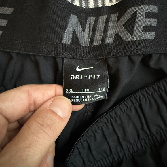 Nike Men's Black Athletic Shorts - Picture 4 of 5
